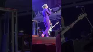 Jennifer Nettles singing “The Little Drummer Boy”