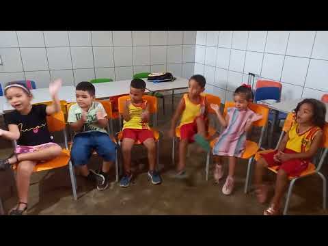 Brincadeira da comida brasileira