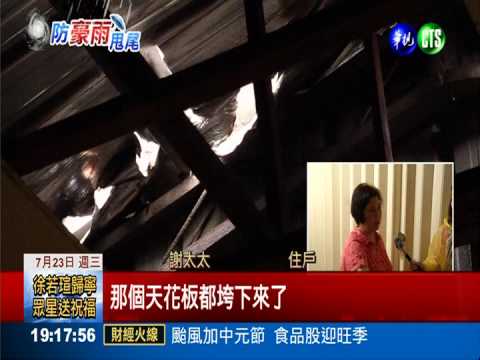 無妄之災! 遮雨棚倒塌砸廂型車
