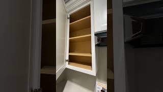 # 行下廚房櫃…. 喜歡那一種好呀！！ Walking around Home Depot to see kitchen cabinet….. which one do you like❤️❤️🐶🐶