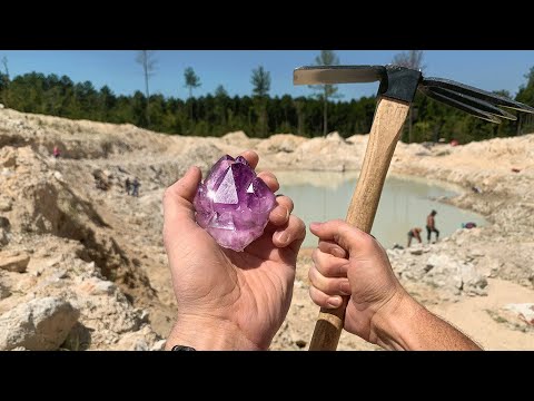 image-What type of rock is amethyst found in?