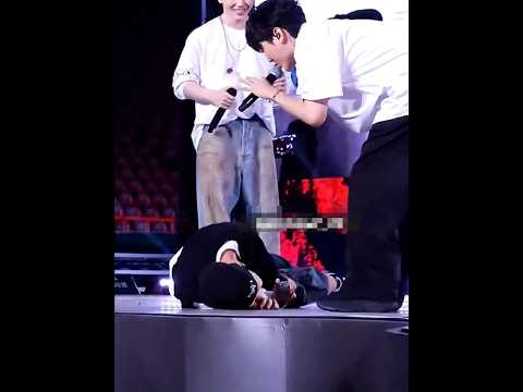 HOSHI fell down to the floor after covering SCOUP’s part🤣😅#seventeen#Hoshi#Seungkwan#Woozi#Super