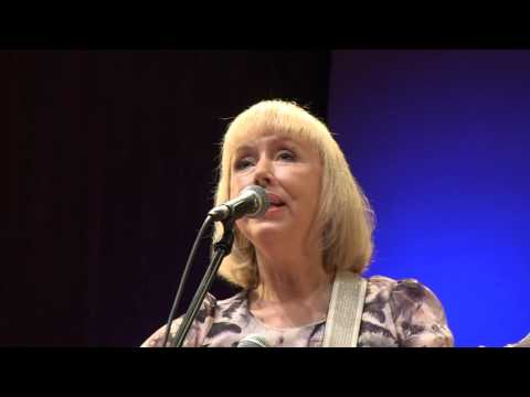 Ieva Akuratere - Tu pērles kaisi smiedamies (BILDES 2012)