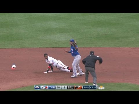 TOR@BAL: Pillar throws out Jones at second base