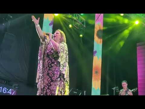 Raquel Zozaya: una voz que enamoró en la Feria de las Flores - Parque Cultural Nocturno