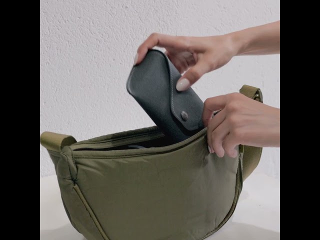 Vídeo relacionado con Johnny Urban Bolso Bandolera Mujer Hombres Beige - Ally Large - Half Moon Bag - Bolso Riñonera de Media Luna - Bolso Grande Redondo con Correa Ajustable - Repelente al Agua
