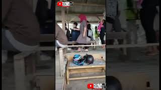 Download lagu Detik detik orang orang tersambar petir #shorts mp3 Download lagu Detik detik orang orang tersambar petir #shorts mp3