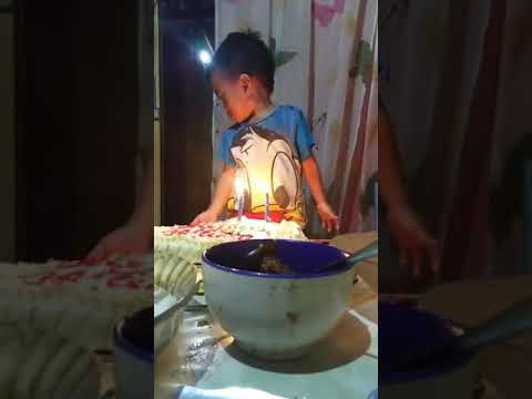 paano ba hipin Ang candila sa cake😂😂😂