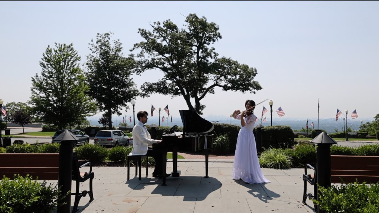 Promotional video thumbnail 7 for Mikhail Romanov - Luxury Pianist