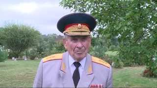 Генерал-полковник Михаил Данилович Попков (в 1942 году - миномётчик  766 сп) в деревне Гретня Сухиничского района, где 217 сд вела бои с августа 1942 года по июль 1943 года.