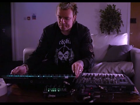 download lagu mp3 mp4 Liam Howlett, download lagu Liam Howlett gratis, unduh video klip Liam Howlett