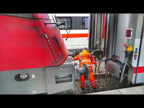 Coupling of an ÖBB Taurus 1216 before the EC 89 to Verona in Munich Hbf