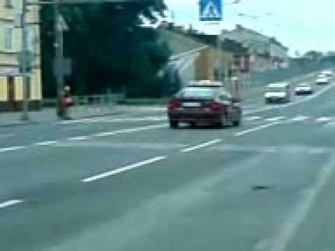 Radom, ul. Słowackiego - niebezpieczne przejście dla pieszych. Brak kultury kierowców.