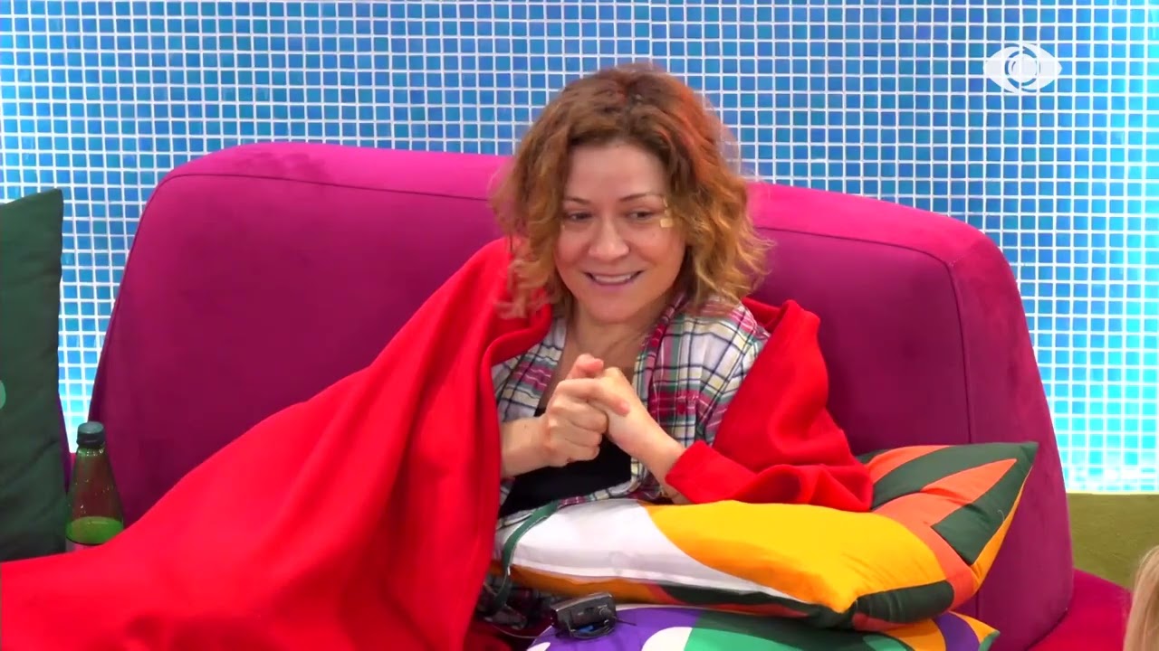 Egla imiton Julin: Kur i keqtrajtoni vajzat e shtëpisë shkojnë te ‘gojëhapti’…