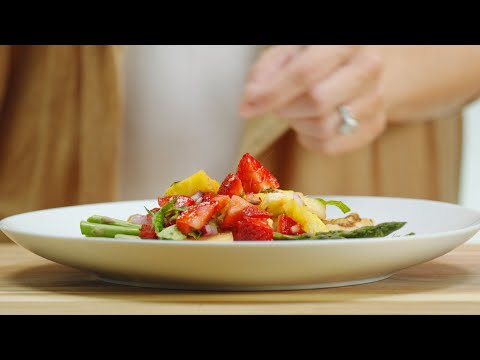 Pollo a la parrilla con salsa de fresa y piña