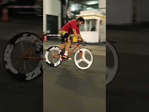 Whip skid on a fixie