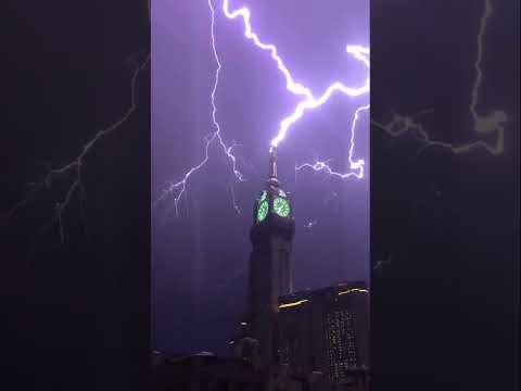 Thunder storm in haram Mecca 🕋 clock tower lightning ⛈️ ⚡️ #clocktower #shorts #youtubeshorts