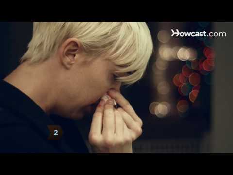 鼻血を止める方法 (How to Stop a Nosebleed)