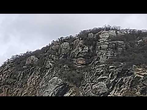 serra do Boqueirão, destacando a porta do cruzeiro que é uma pintura da natureza - parelhas - RN