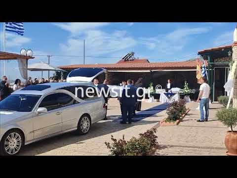 Ντυμένη νυφούλα, στεφάνι στα μαλλιά: Λύγισαν όλοι όταν είδαν το λευκό φέρετρο της 28χρονης Κυριακής