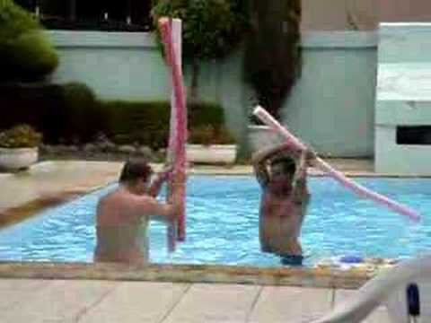 luta na piscina