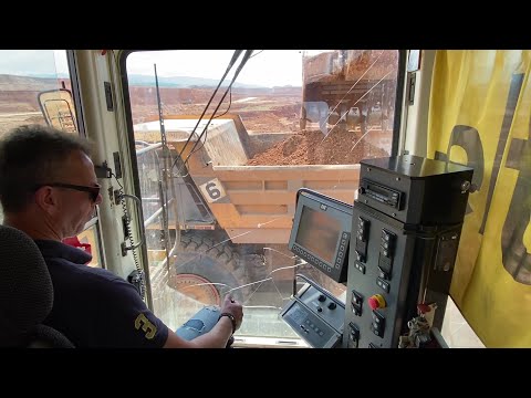 450 Tones Caterpillar 6040 Excavator Loading Hitachi Dumpers With 250 Tones Load Capacity