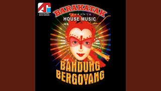 Download lagu Musiknya Asyik mp3