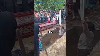 Download lagu ALREADY EXCAVED, THIS WOMAN REFUSED TO HAVE THE BODY BURIED ON HER LAND mp3