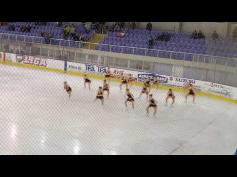 Újpest -HSC Csíkszereda szünetében műkorcsolyás csajok!