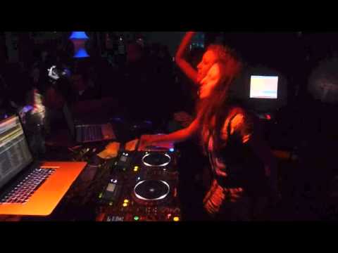 Nana Deshayla On Tour