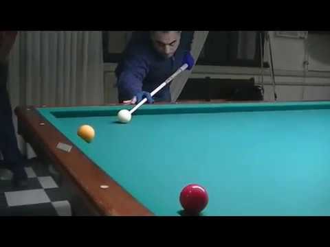 El  billarista Walter Ingegnieri  en la mesa del Jockey Club  Gualeguay