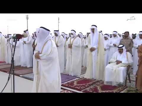 صاحب السمو وسمو الأمير الوالد يؤديان صلاة عيد الفطر