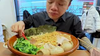 Giant Ramen Massive Eating with Japanese Big Eater - Oishii desu!