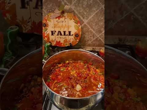 Easy Homemade Chili & Mexican Cornbread #cookwithme #shorts #homemade #fallrecipes #dinner