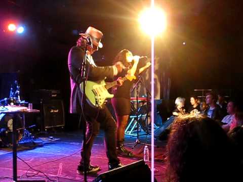 Gary Lucas performs She Is Free