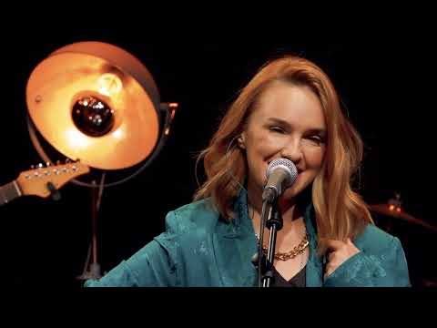 Marija & Mia - Gledaj me u oči