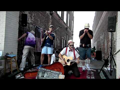 Twin City Buskers Theme / Muleskinner Blues