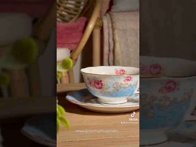 كوب فنتج أنيق أزرق مع صحن - المنزل الريفي الهادئ