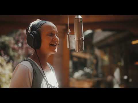 Snatam Kaur - Walkin' Into The Light [Official Music Video]