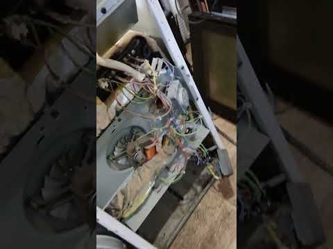 Ремонт электрической плиты Аристон с стекло керамической поверхностью.