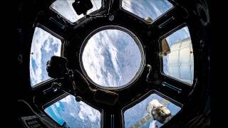 preview picture of video 'ISS Timelapse - Half orbit inside the Cupola (08 marzo 2015)'