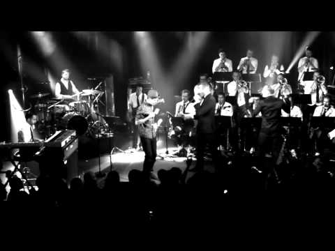 Electro Deluxe ft. 20SYL - Between The Lines (Live In Paris)