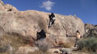 Bouldering The Asteroid in Joshua Tree