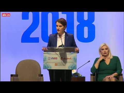 Zorana Mihajlović prevrće očima tokom obraćanja Ane Brnabić