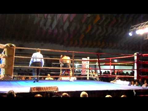 Marcos el Príncipe Vergara noqueó a Leonardo Acuña, en la Sociedad Belgrano