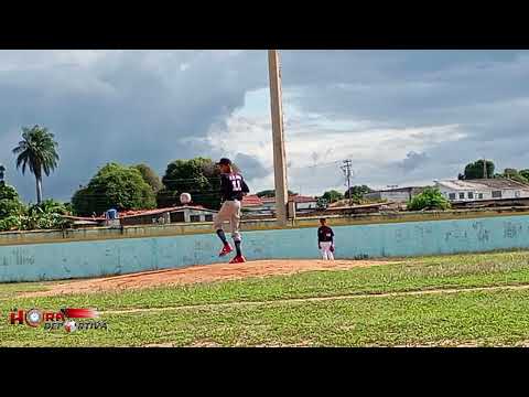 Gabriel Navarro, jugador de la EBM Fundación Samplina. Estadio Heres de Ciudad Bolívar.