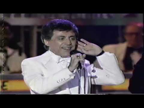 Frankie Valli and the Four Seasons w/ Ronnie Spector, Martha Reeves, & Darlene Love - Medley (Live)