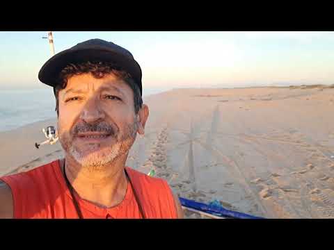 Praia do Visgueiro,  Quissamã RJ,  tentando fisgar um peixe pro almoço 