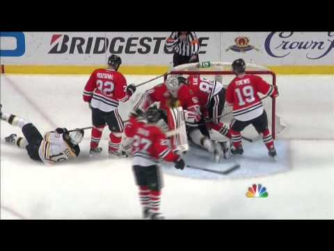 Chris Kelly crashes net, scrum in 1st. 6/22/13 Boston Bruins vs Chicago Blackhawks NHL Hockey