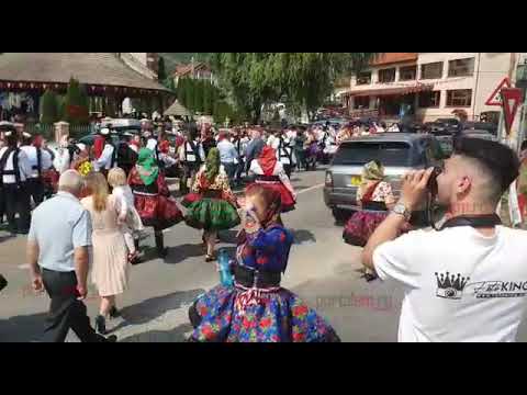 VIDEO. Sezonul nunților în Țara Oașului. Miresele stau la coadă pentru dansul la ciupercă